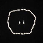 492321 Pearl necklace